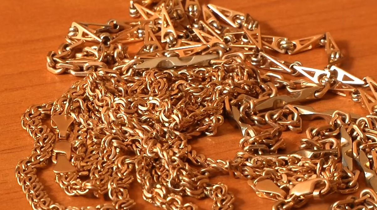 У Дніпрі зловили 20-річну злодійку масивних золотих прикрас